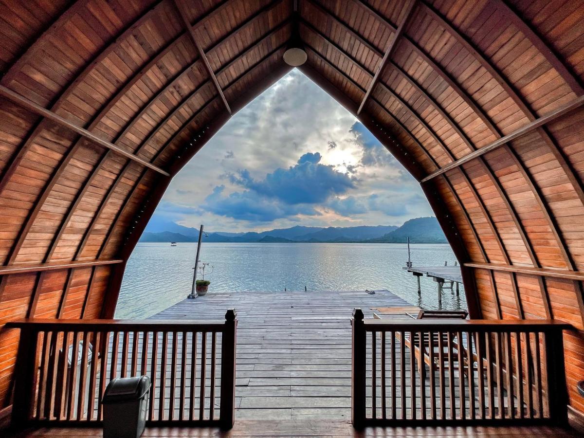 Andreas Resort Sukajaya Экстерьер фото
