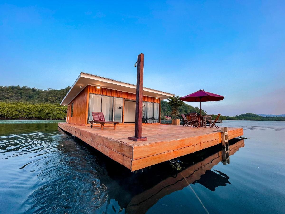 Andreas Resort Sukajaya Экстерьер фото